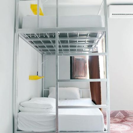 Aham Hostel (Adults Only) Λουάνγκ Πραμπάνγκ Εξωτερικό φωτογραφία