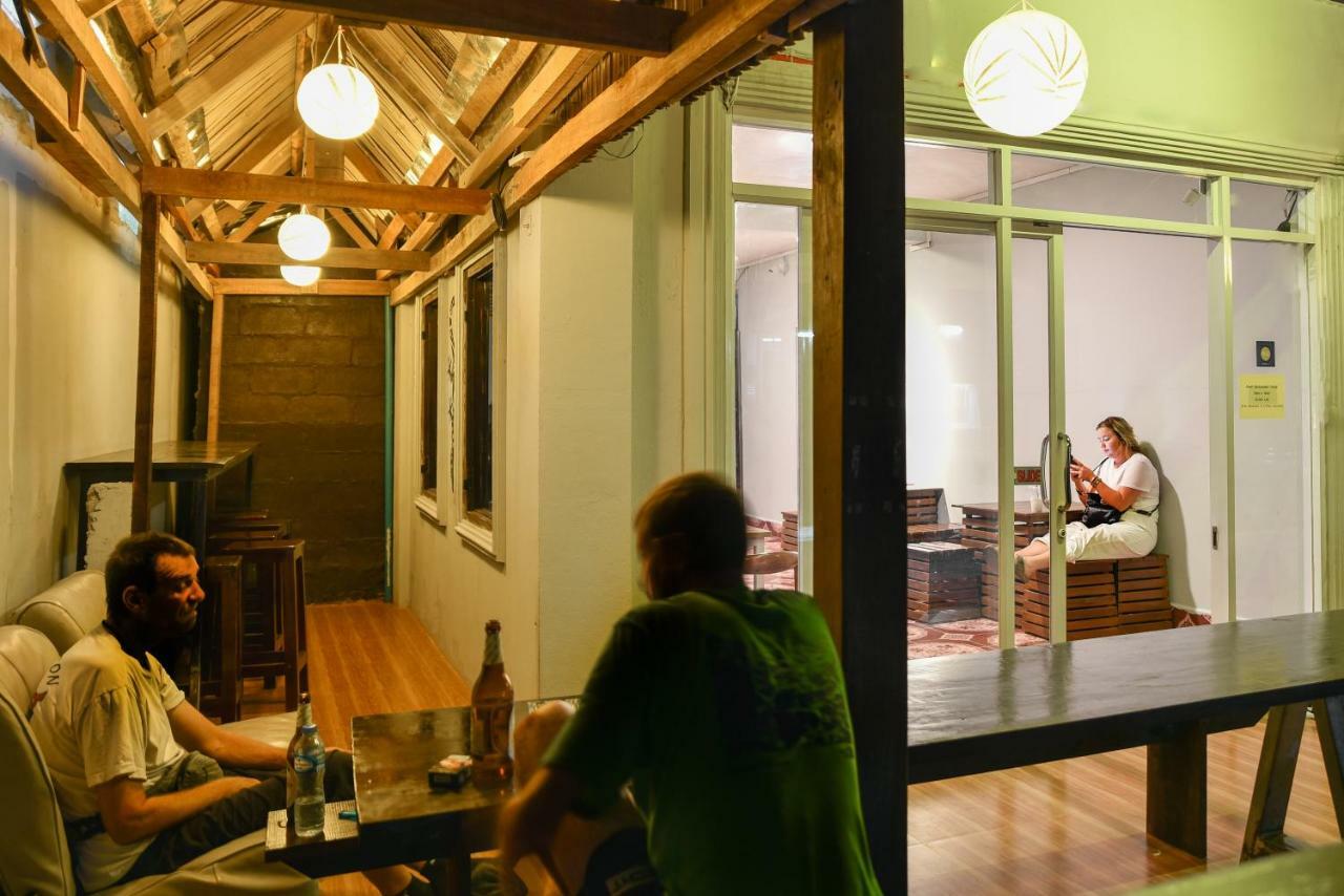 Aham Hostel (Adults Only) Λουάνγκ Πραμπάνγκ Εξωτερικό φωτογραφία