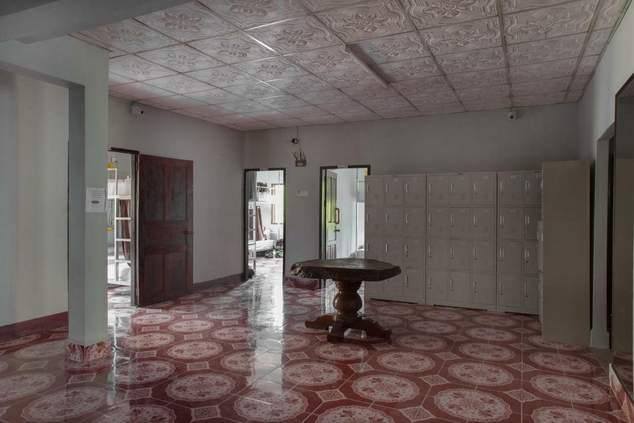 Aham Hostel (Adults Only) Λουάνγκ Πραμπάνγκ Εξωτερικό φωτογραφία